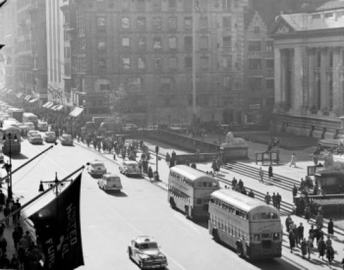 USA New York City street scene Canvas Art - (24 x 36)