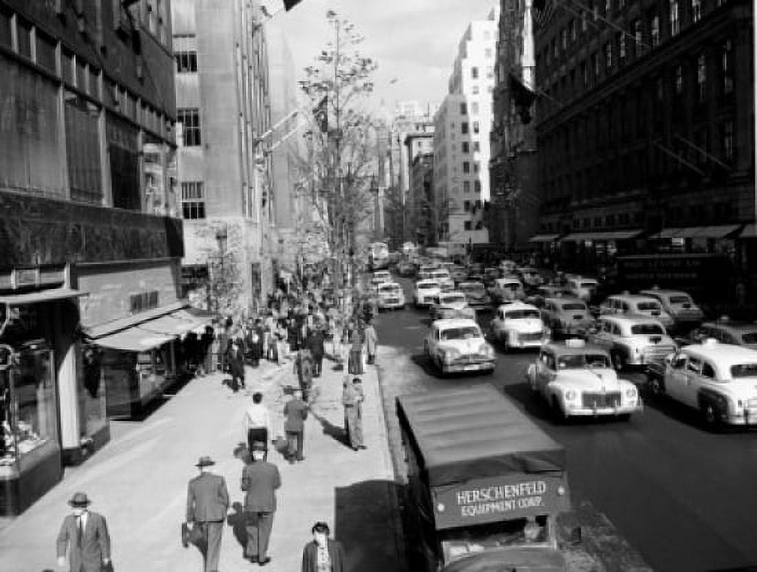 USA New York City street scene Canvas Art - (24 x 36)