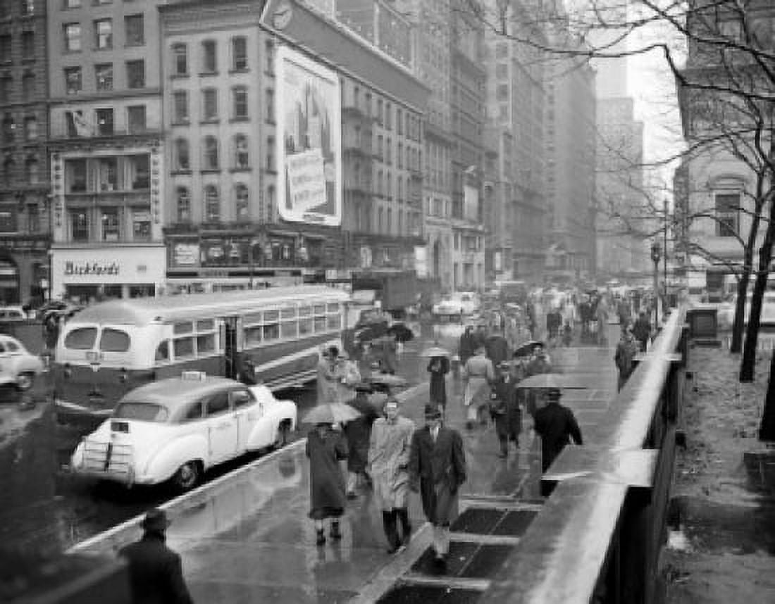 USA New York City street scene on rainy day Canvas Art - (18 x 24)