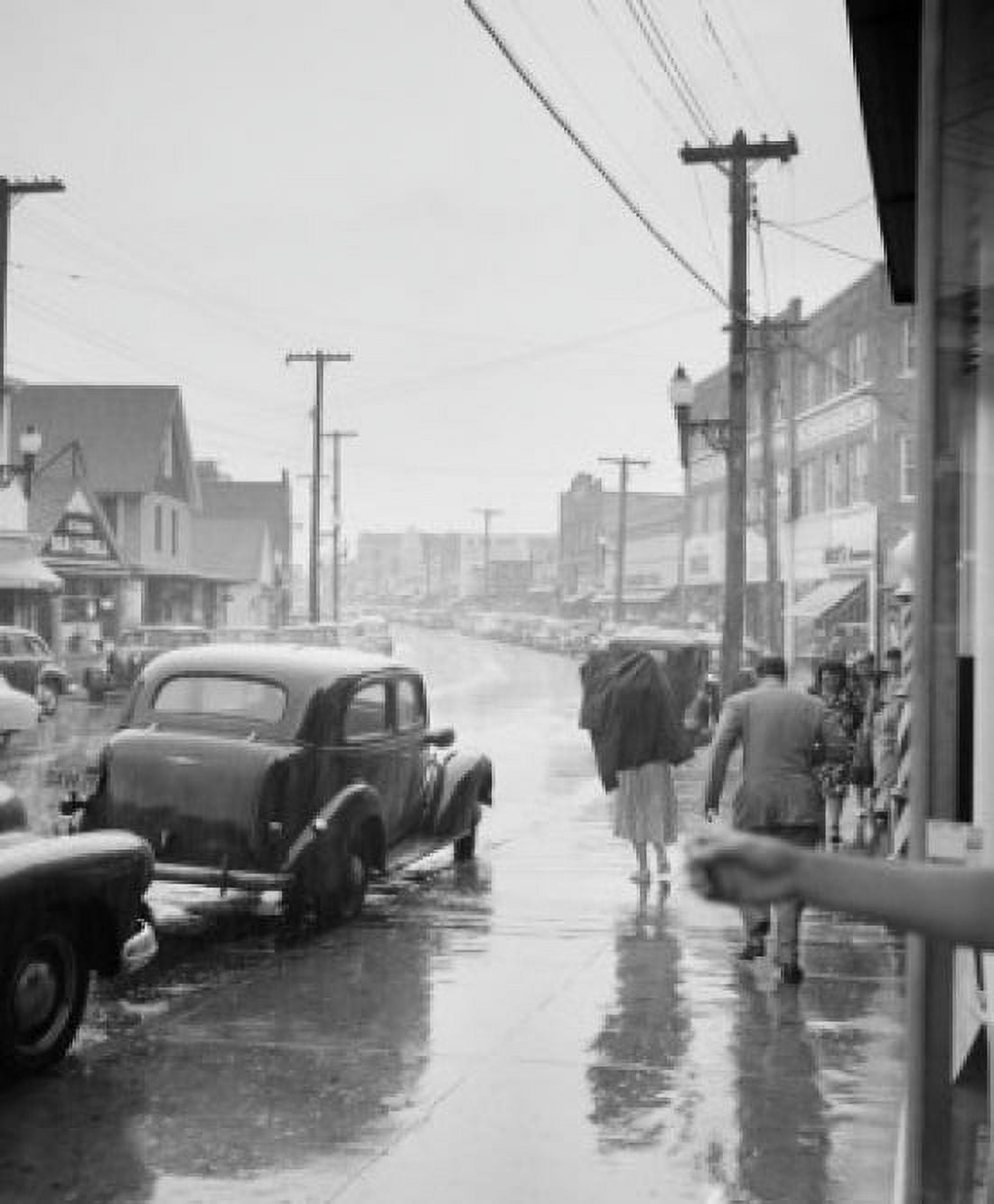 USA New York Long Island Bay Shore Rain on Main Street Canvas Art - (24 x 36)