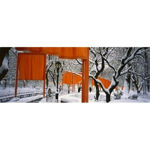 USA, New York, New York City, Central Park, People walking in the The Gates Poster Print (36 x 13)