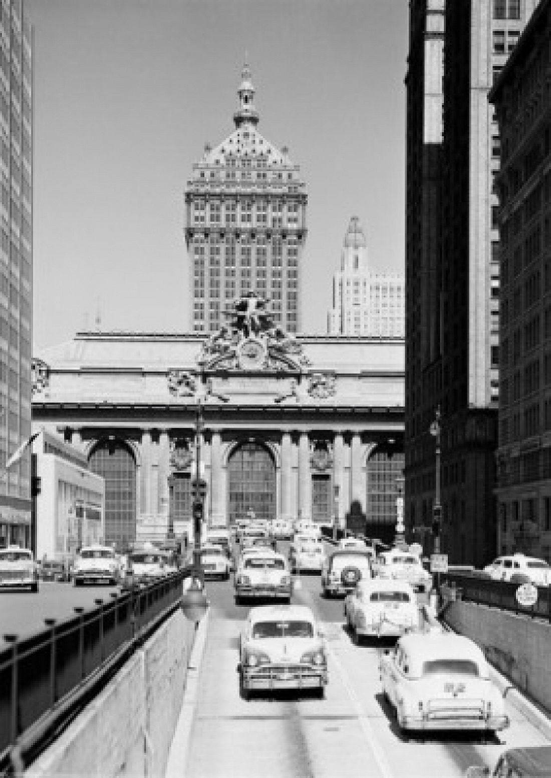 USA New York New York City Traffic on ramp leading to 42nd Street overpass with Grand Central Terminal in background Canvas Art - (18 x 24)