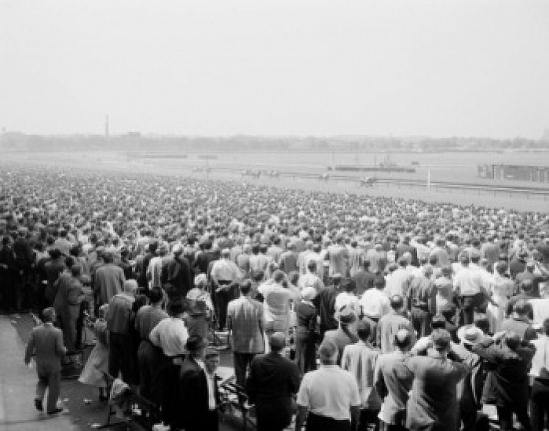 USA New York State Elmont Spectators at Belmont race track 1958 Canvas Art - (24 x 36)