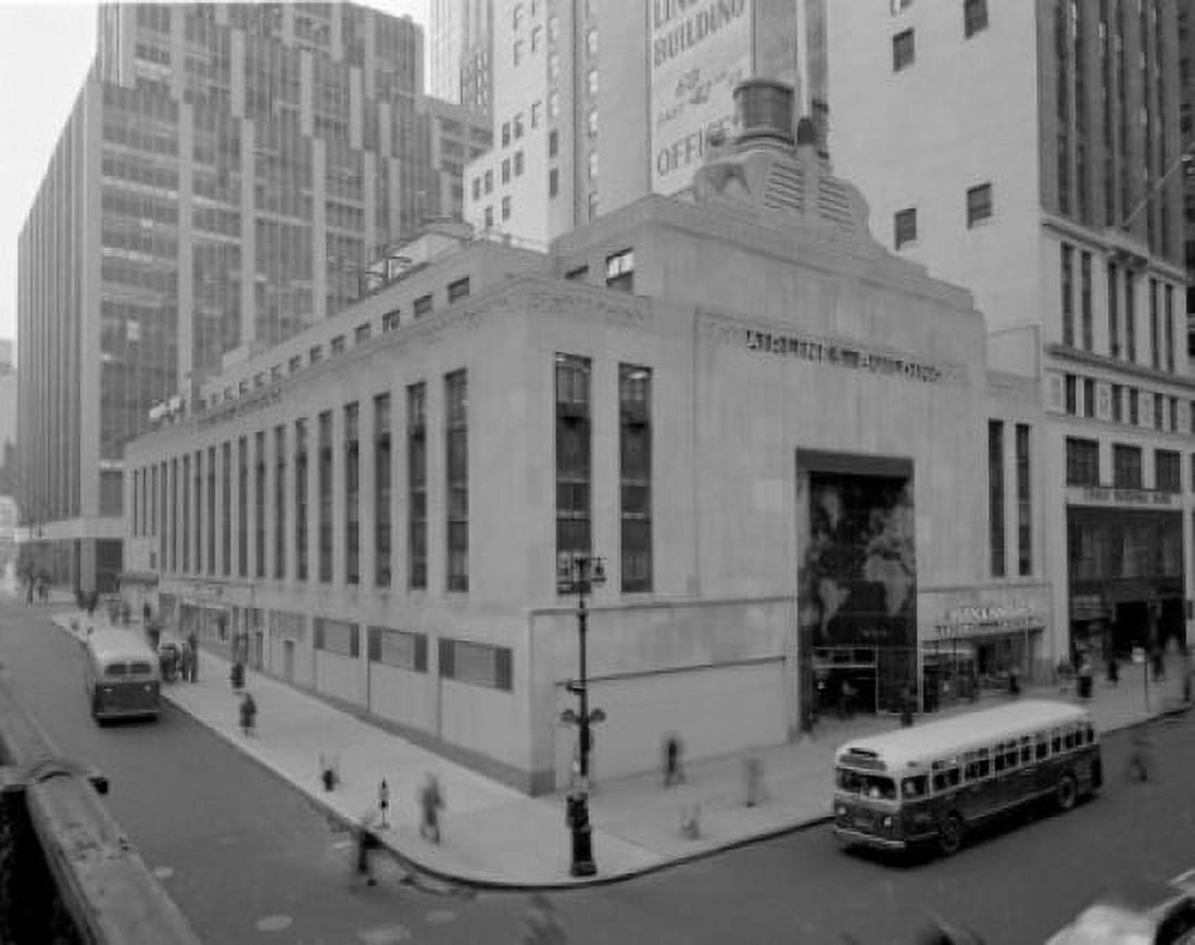 USA New York State New York City Airline Building at Park Avenue and 42nd street Canvas Art -  (18 x 24)