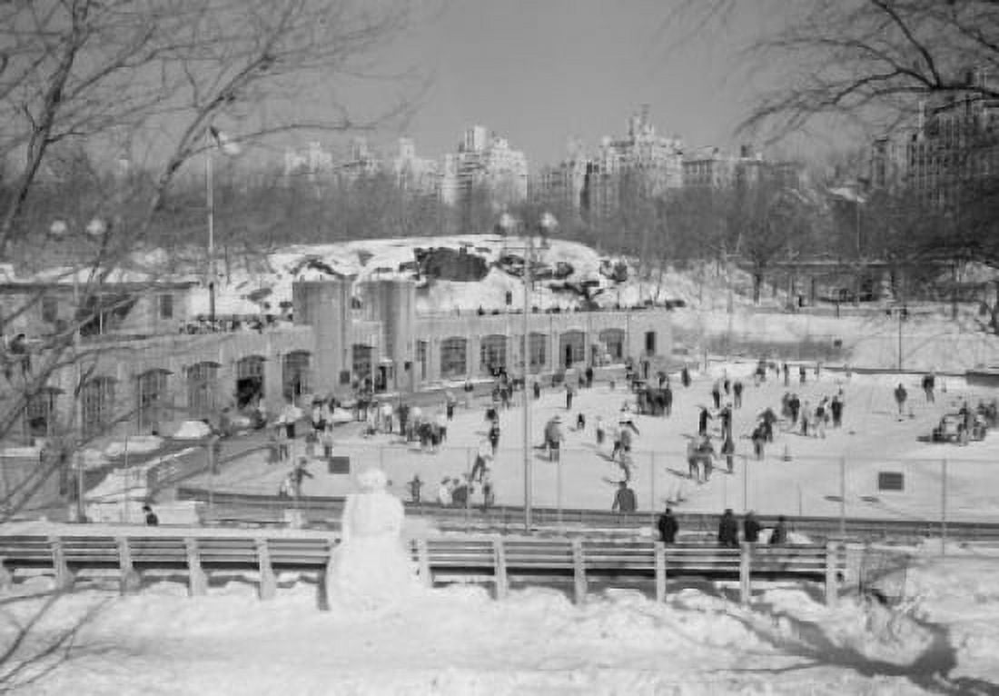 USA New York State New York City Central Park Wollmans Memorial winter ice skating Fifth Avenue skyline in background Canvas Art - (24 x 36)