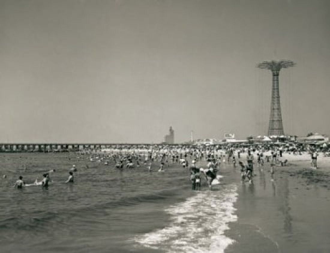 USA New York State New York City Coney Island Tourists on beach Canvas Art - (18 x 24)
