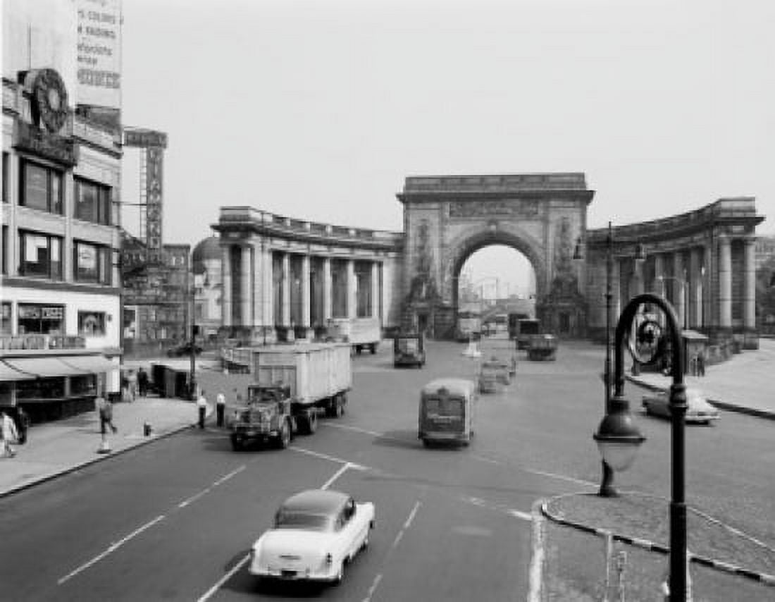 USA New York State New York City Entrance to Manhattan Bridge from Canal Street Canvas Art - (18 x 24)