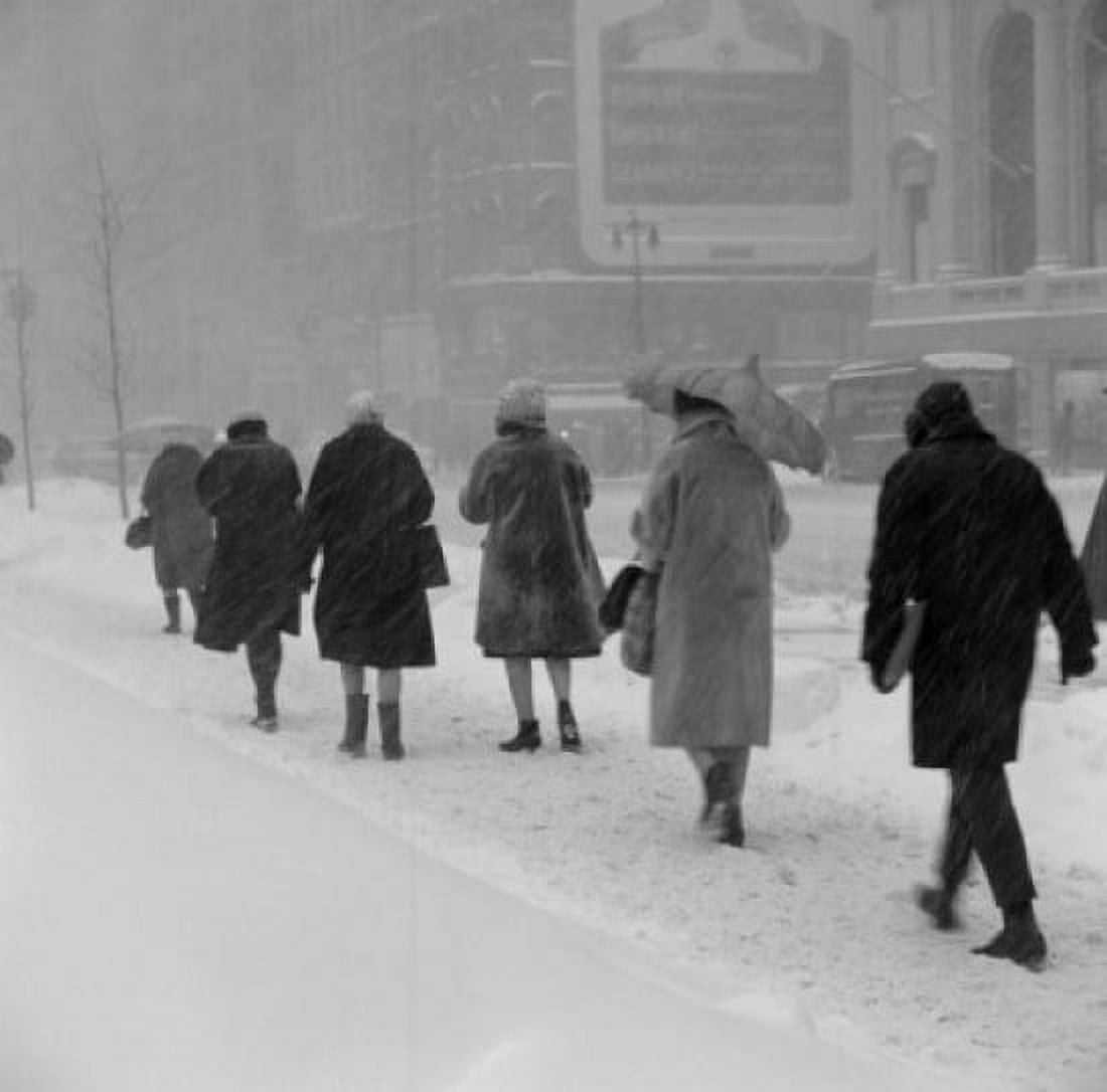 USA New York State New York City Fifth Avenue and 42nd Street on winters day Canvas Art - (18 x 24)