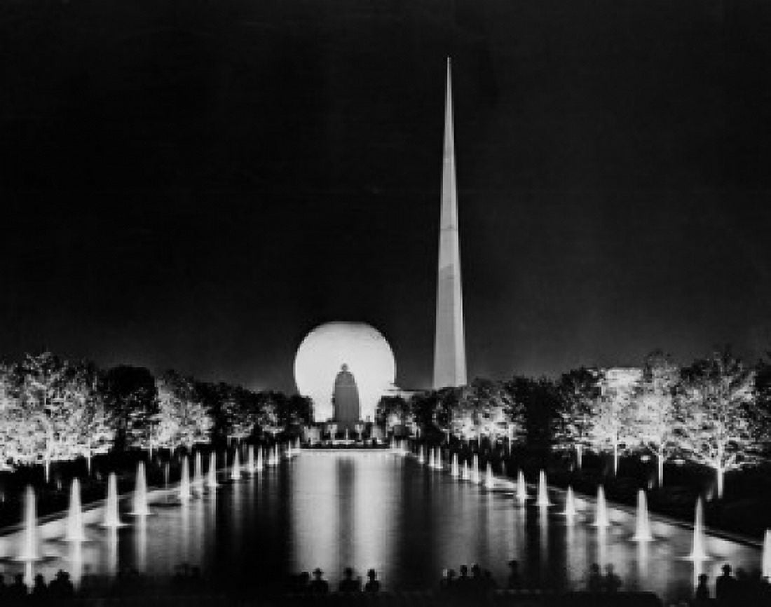USA New York State New York City Figure of George Washington against sphere at New York Worlds Fair Canvas Art - (18 x 24)