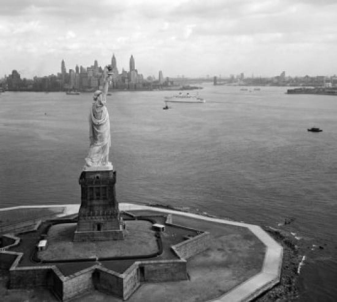 USA New York State New York City Statue of Liberty Canvas Art - (24 x 36)