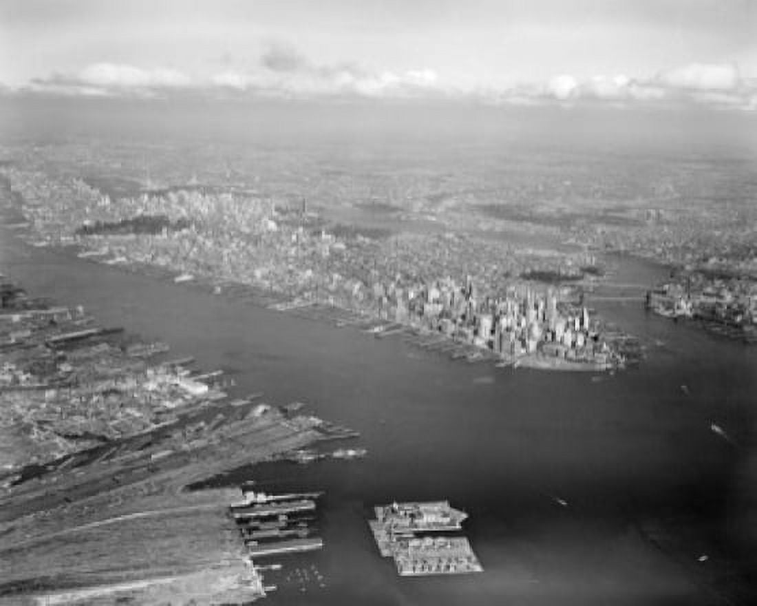 USA New York State New York City View from over New Jersey showing Manhattan and part of Brooklyn and Queens Canvas Art - (24 x 36)