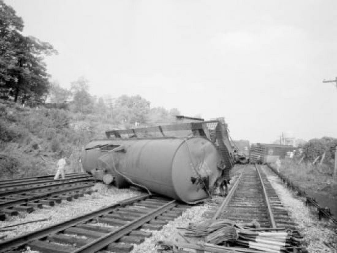 USA New York State Poughkeepsie Train wreck Canvas Art - (18 x 24)