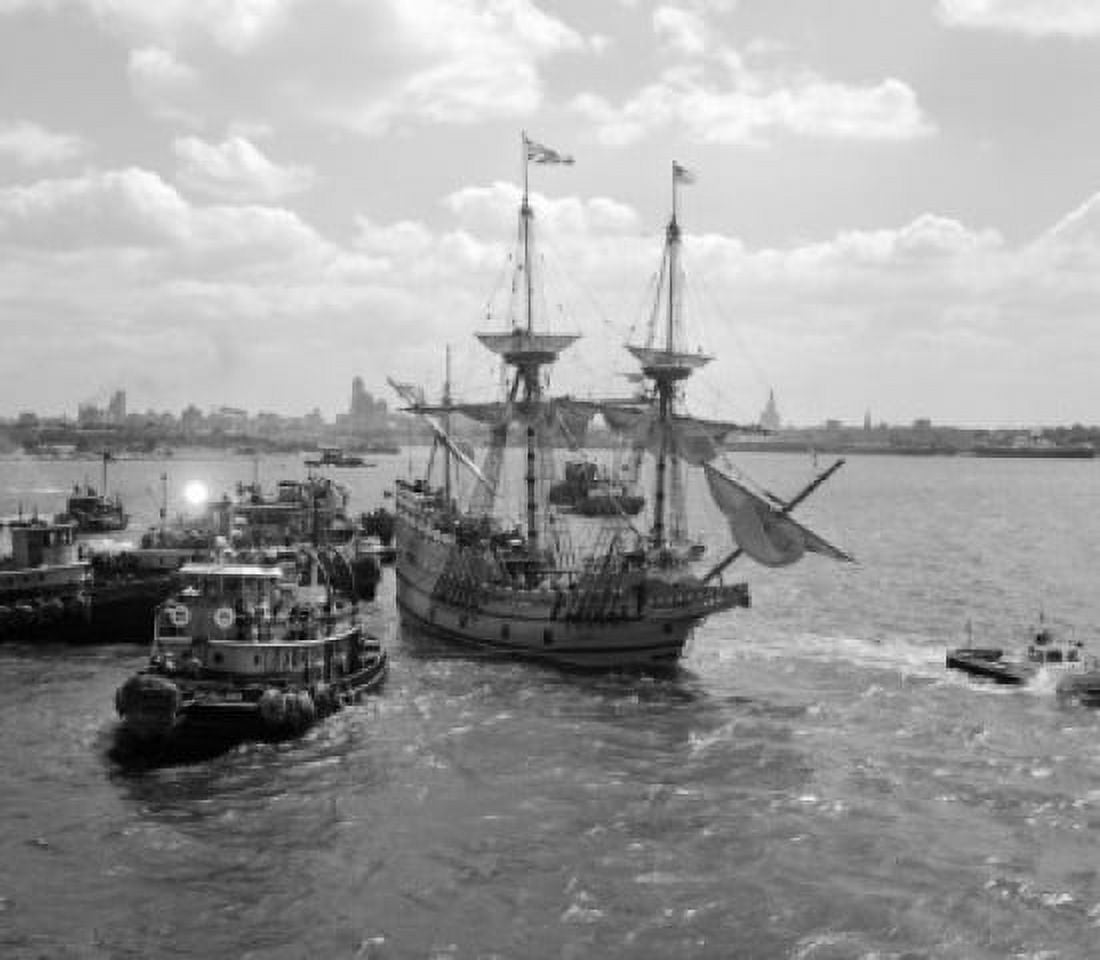 USA New York Welcoming of Mayflower II Canvas Art - (18 x 24)