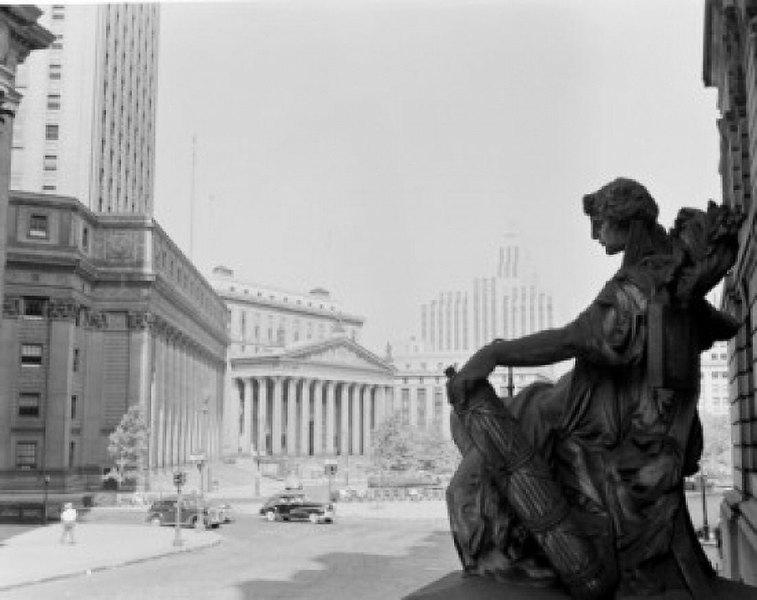 USA New Yorks State New York City Foley Sqaure during sunny day Canvas Art - (18 x 24)