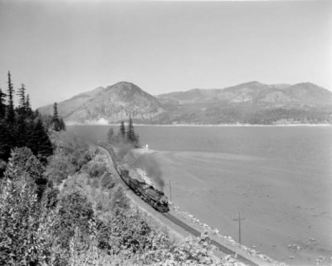 USA Oregon Columbia River Washington bank in distance Canvas Art - (24 x 36)