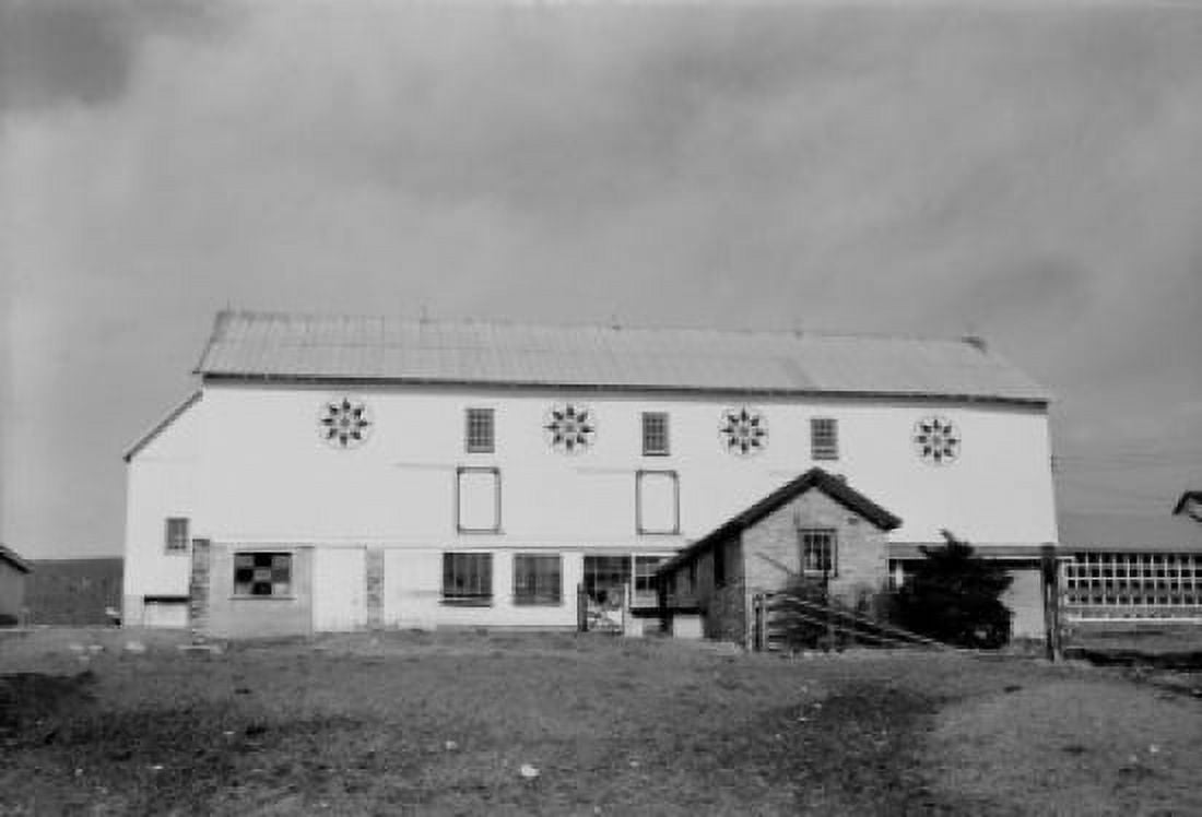 USA Pennsylvania Lancaster County farmhouse Canvas Art - (18 x 24)