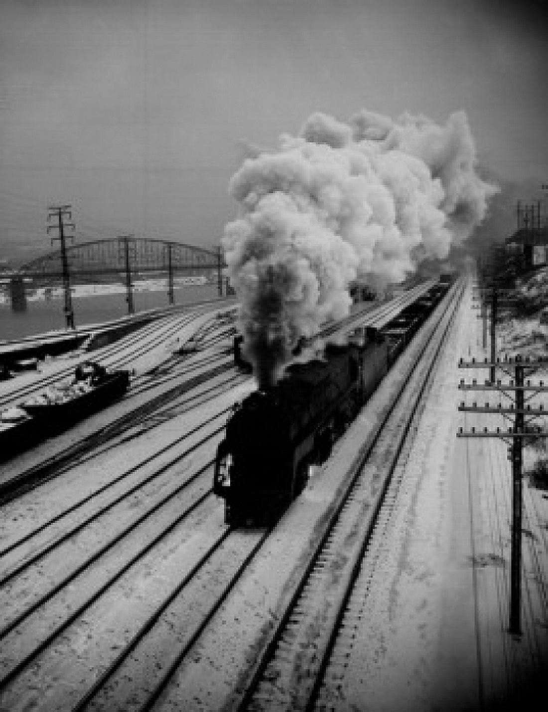 USA Pennsylvania Pittsburgh train Canvas Art - (18 x 24)