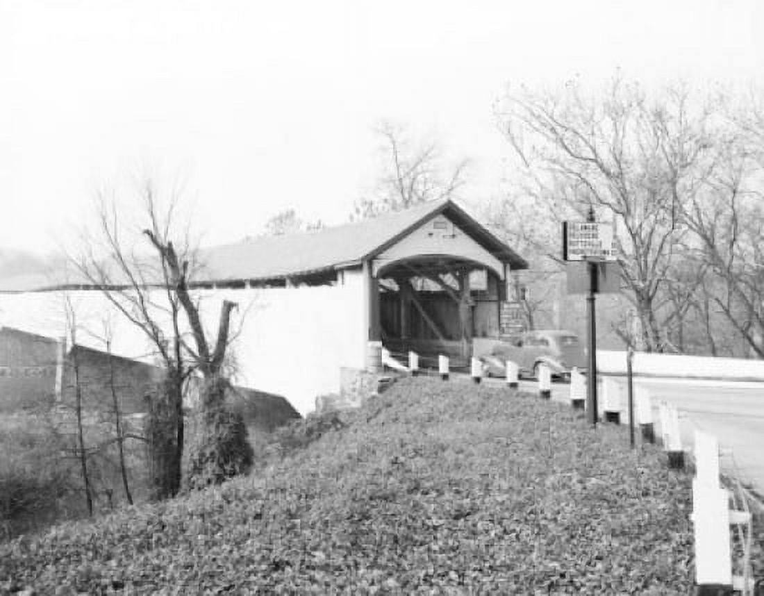USA Portland - Pennsylvania to Columbia - New Jersey Covered bridge over the Delaware river Canvas Art - (24 x 36)