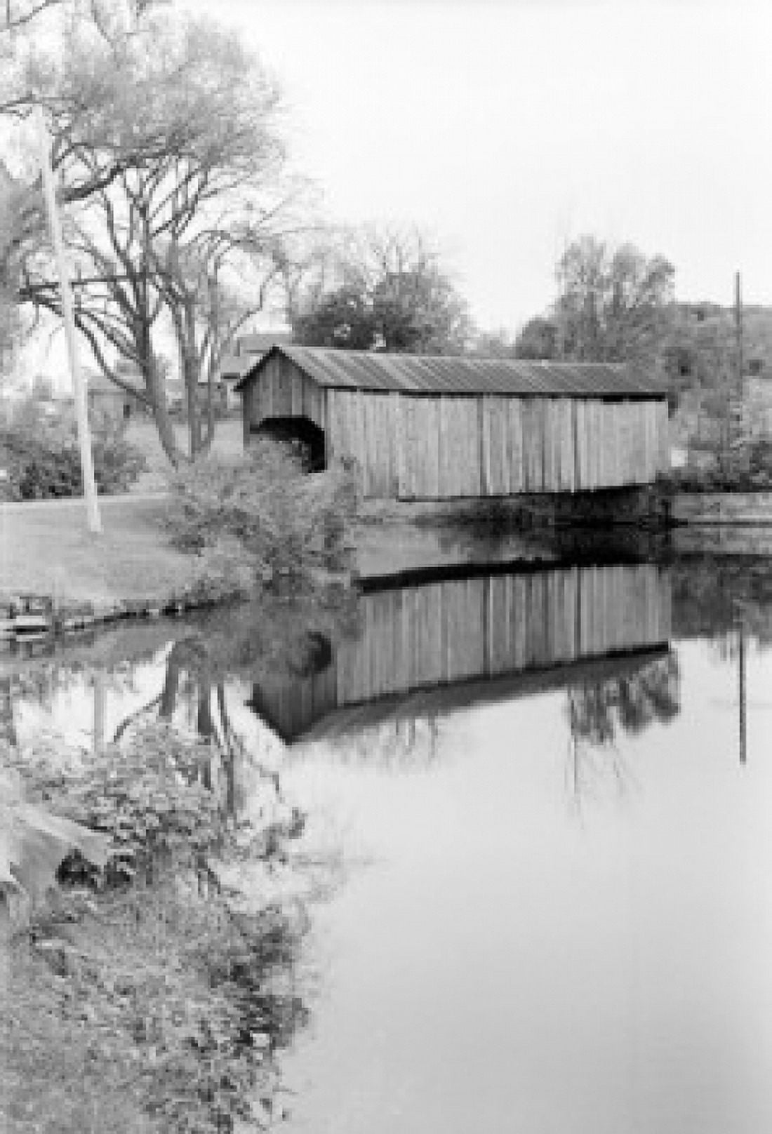 USA Vermont Franklin County Fairfield covered bridge Canvas Art - (24 x 36)