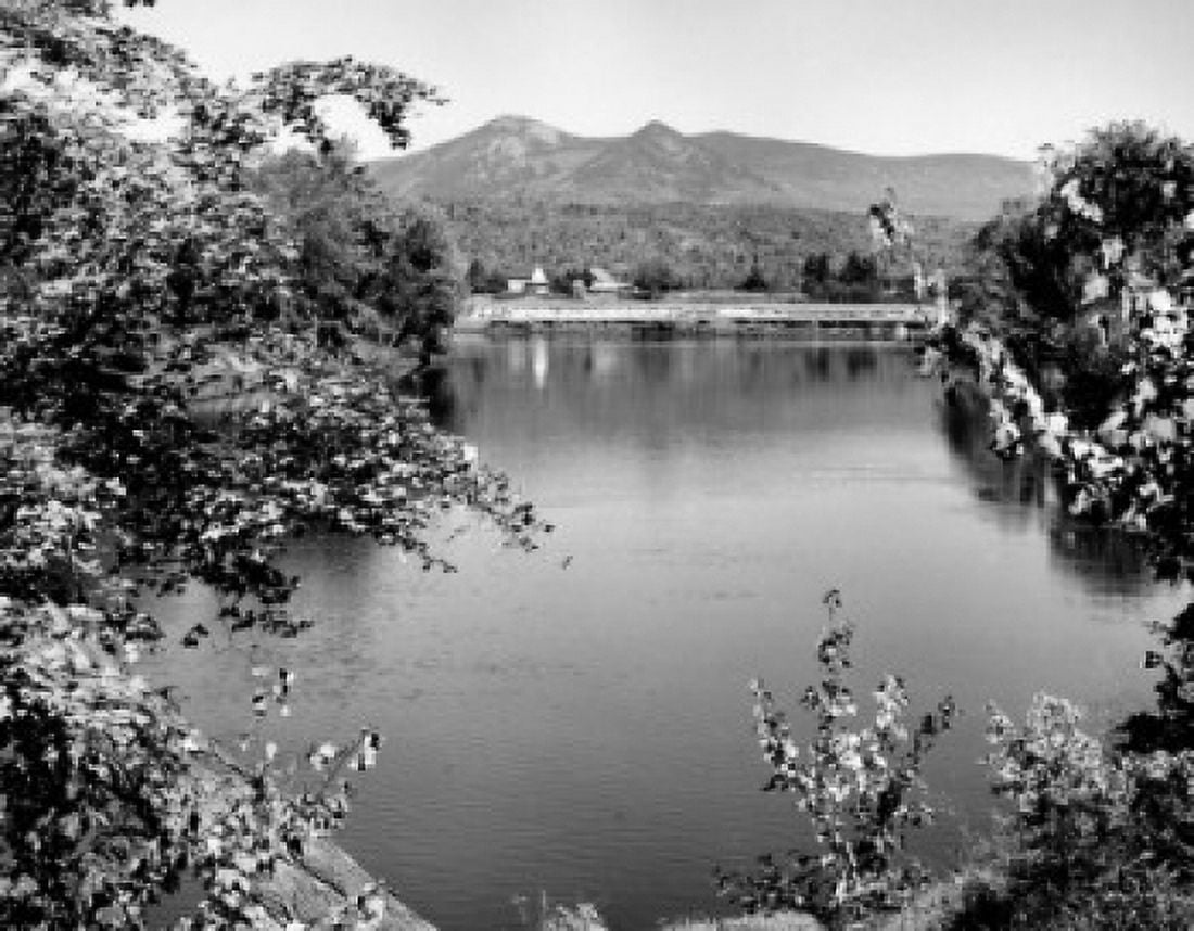 USA Vermont Guildhall lake Canvas Art - (18 x 24)