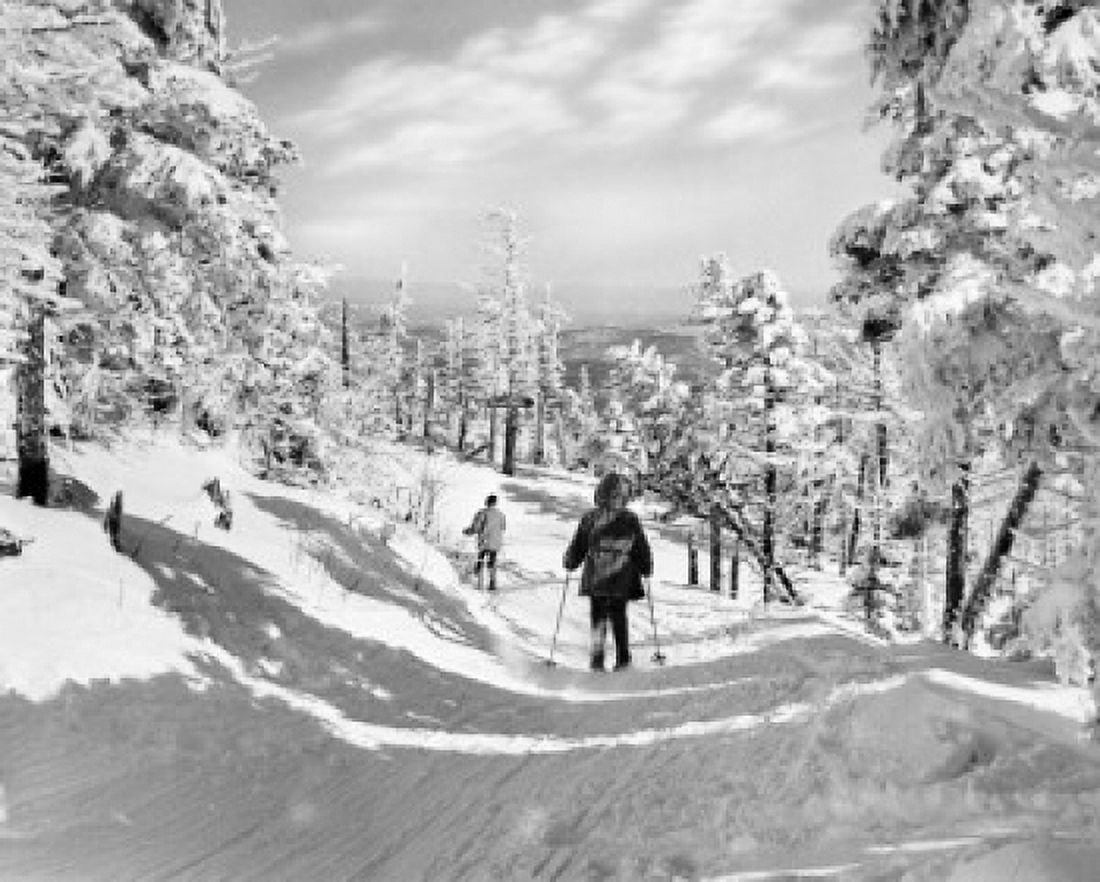 USA Vermont Killington Tourists cross-country skiing Canvas Art - (18 x 24)