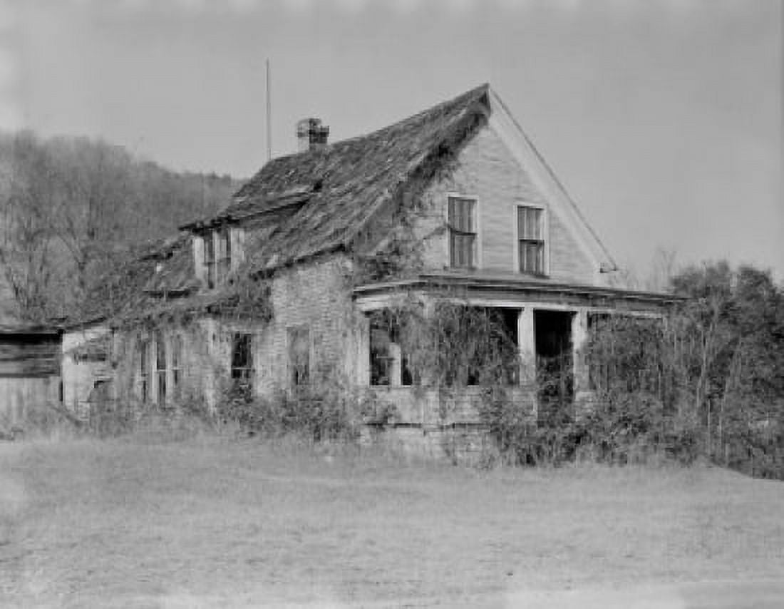 USA Vermont Old neglected house Canvas Art - (18 x 24)