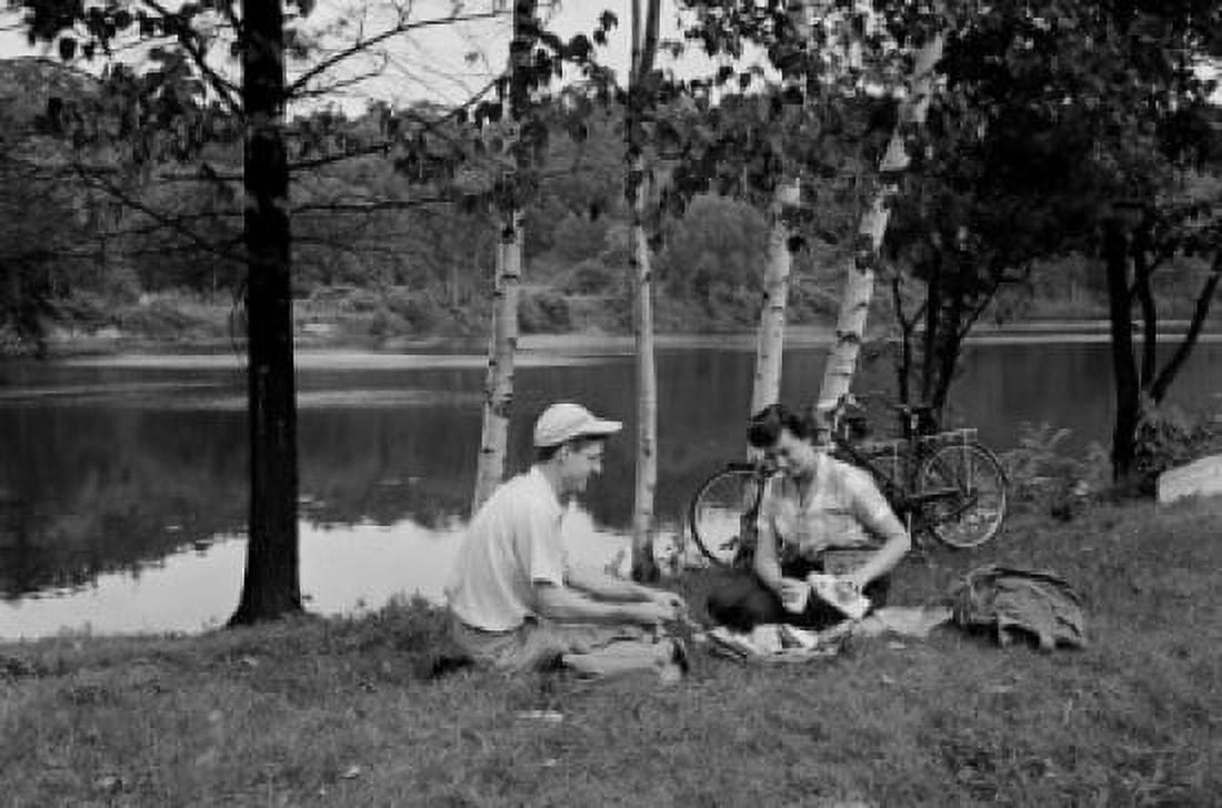 USA Vermont Wilder Lake mid adult couple having picnic on lake shore Canvas Art - (18 x 24)