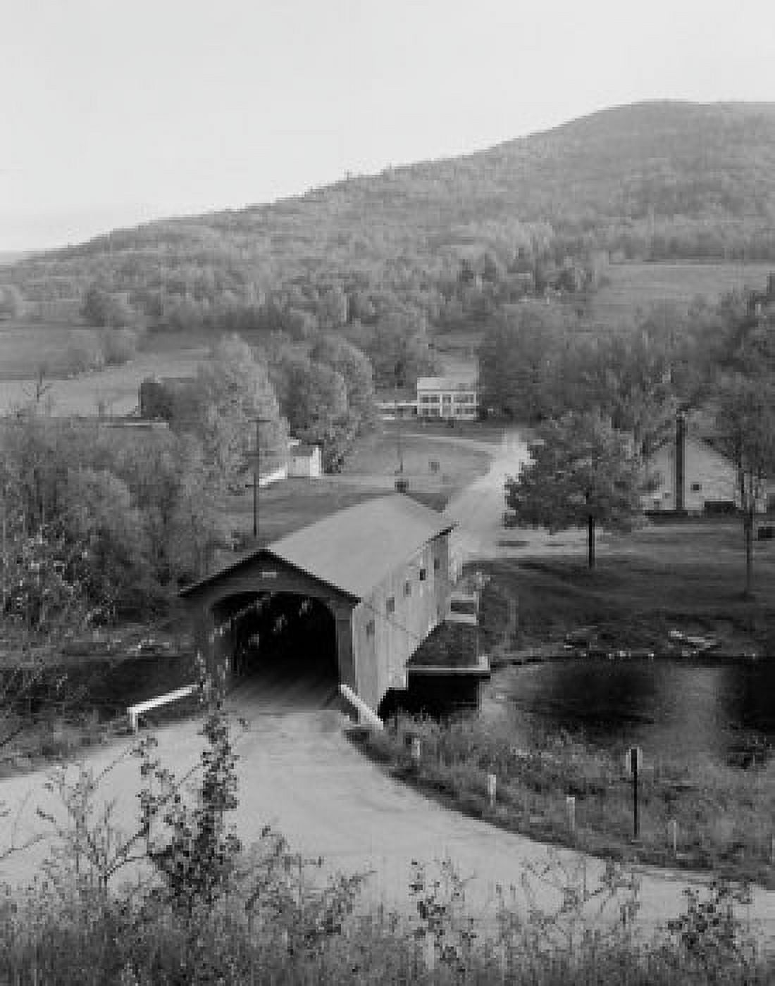 USA Vermont covered bridge in Autumn Canvas Art - (24 x 36)