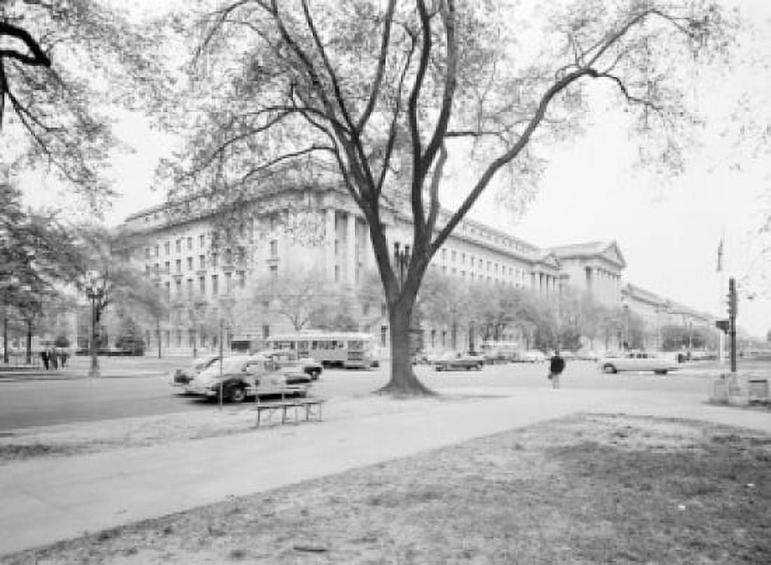 USA Washington DC Department of Labor and Government Auditorium on Constitution Avenue Canvas Art - (24 x 36)
