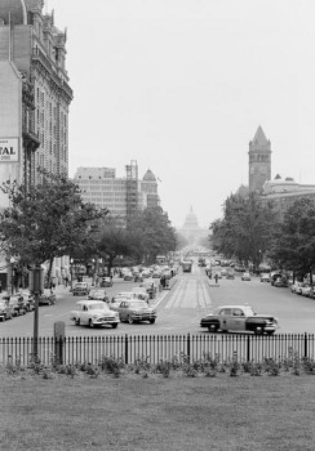 USA Washington DC looking down Pannsylvania Avenue toward Capitol Canvas Art - (18 x 24)