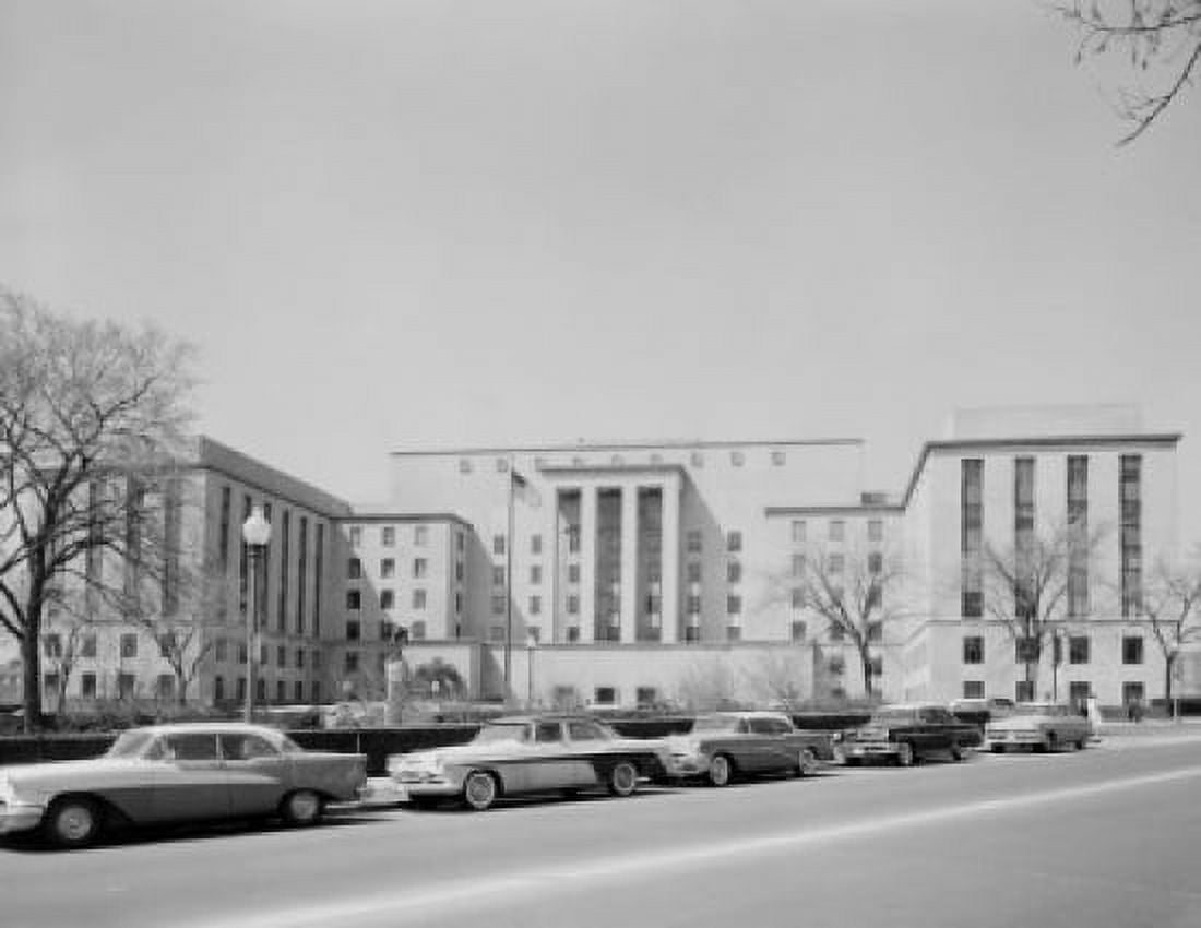 USA Washington DC new State Department Building Canvas Art - (24 x 36)