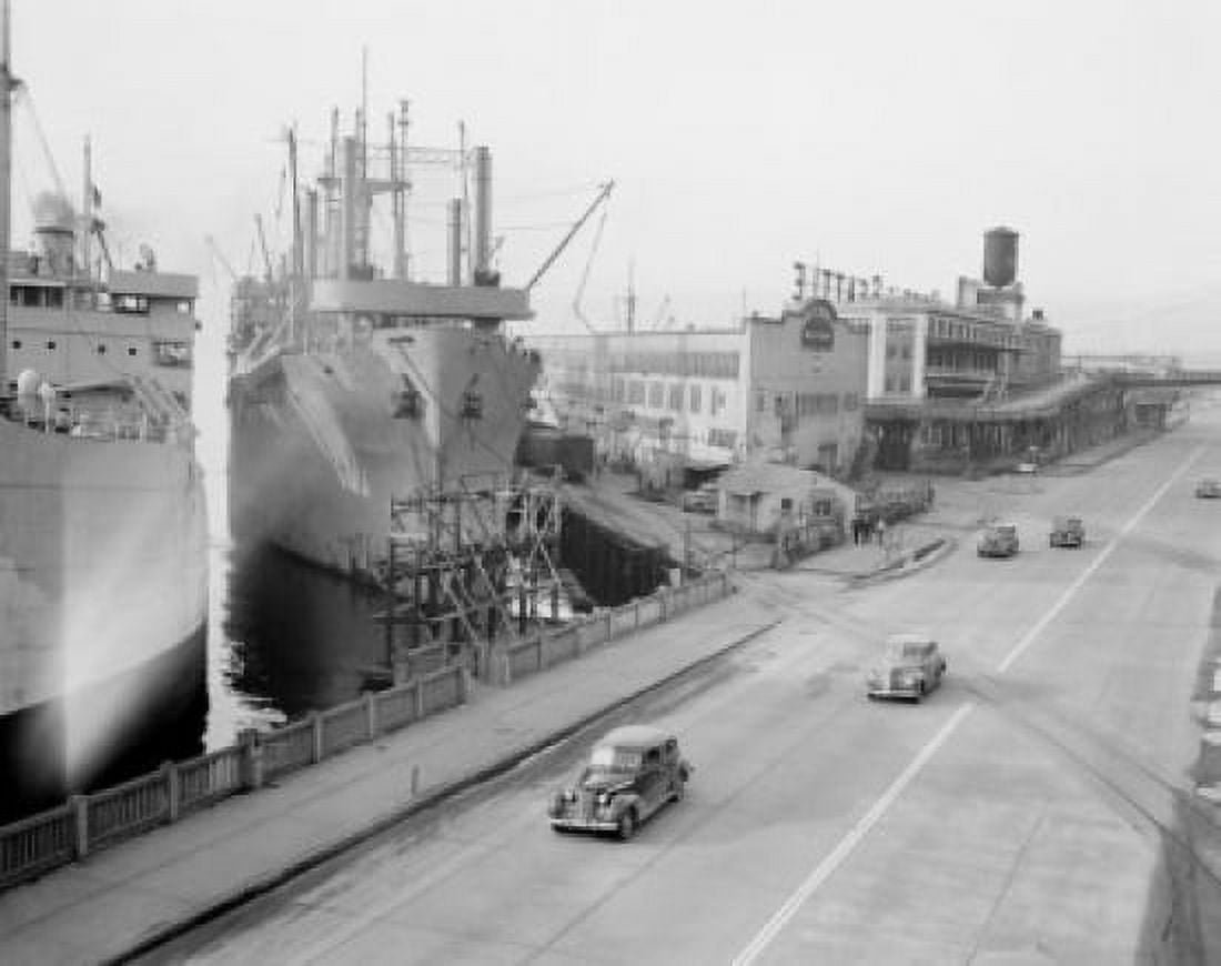 USA Washington Seattle Harbor scene Canvas Art - (24 x 36)