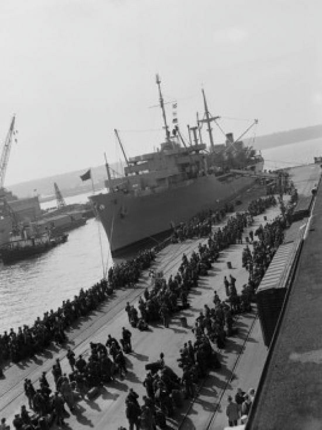 USA Washington Seattle troops embark on transport for war duty in Korea Canvas Art - (18 x 24)