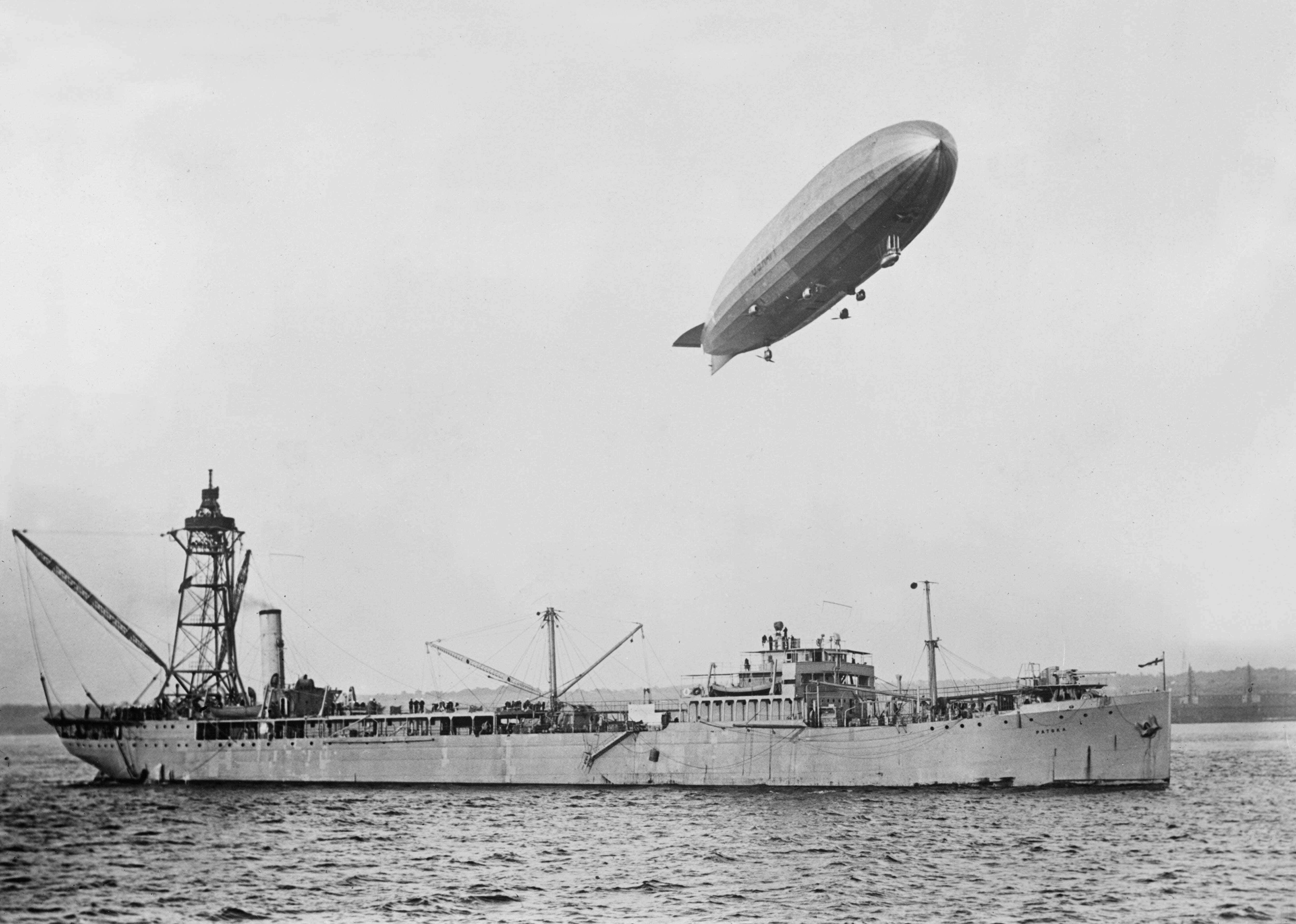 USS Shenandoah over USS Patoka 1924 POSTER PICTURE PHOTO PRINT BANNER ...