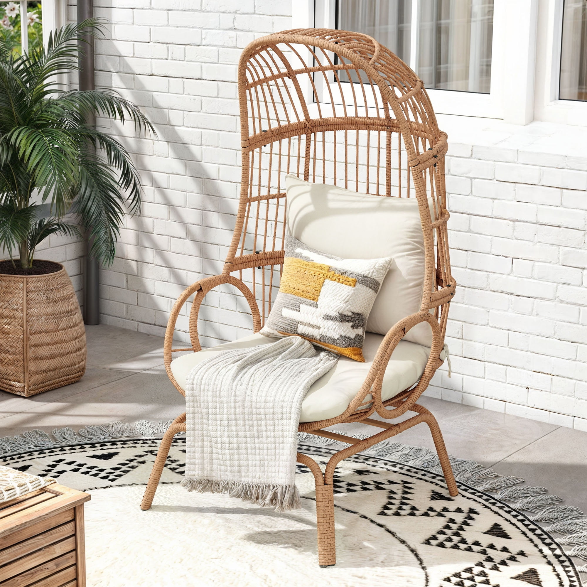 Uforic 360-degree Swivel Patio Egg Chair, Outdoor Lounge Chair with Cushion - Beige