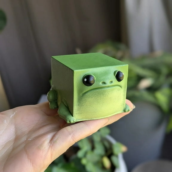 Ugly Cute Frog Resin Desktop Decor - Funny Handicrafts Small Home Decoration, Whimsical Creative Ornament for Tabletop & Shelf Display to Add Playful Vibe, 2.28*1.57in, Color