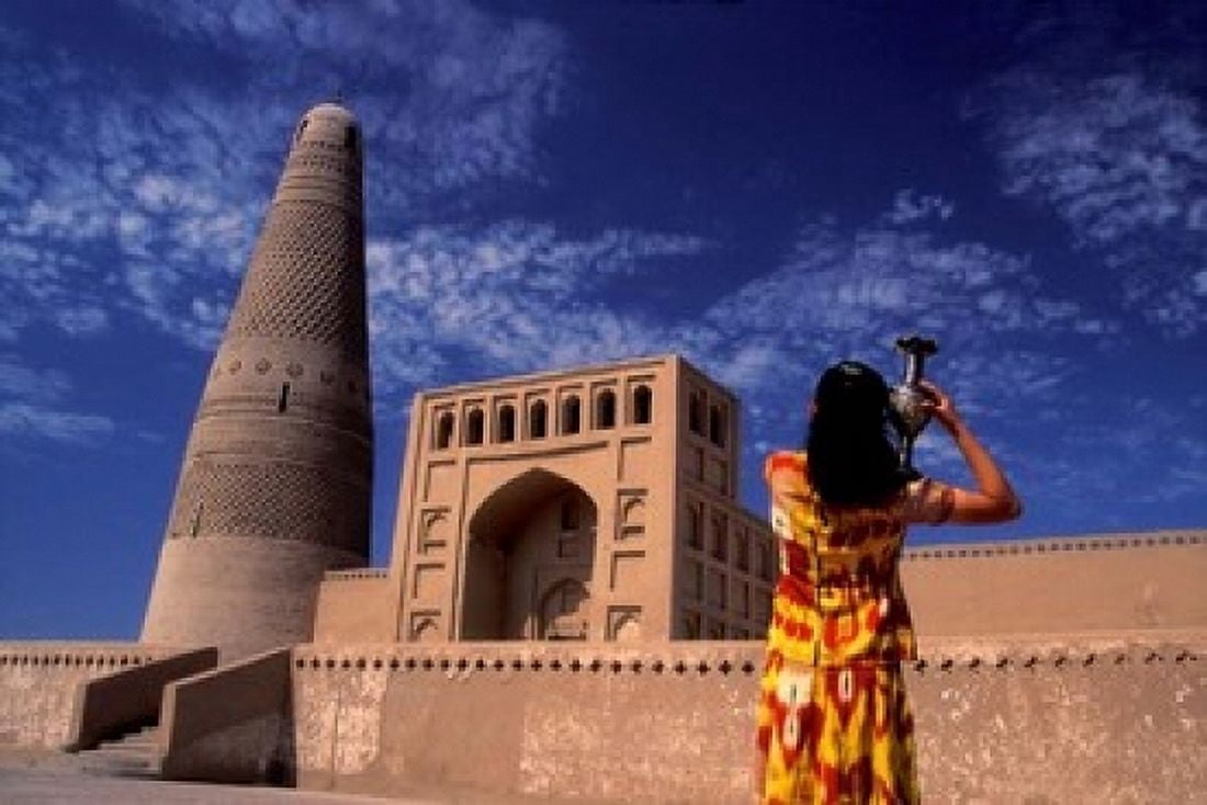 Uighur Girl Carrying Jar Turpan Xinjiang Province Silk Road China Canvas Art - Keren Su DanitaDelimont (18 x 12)