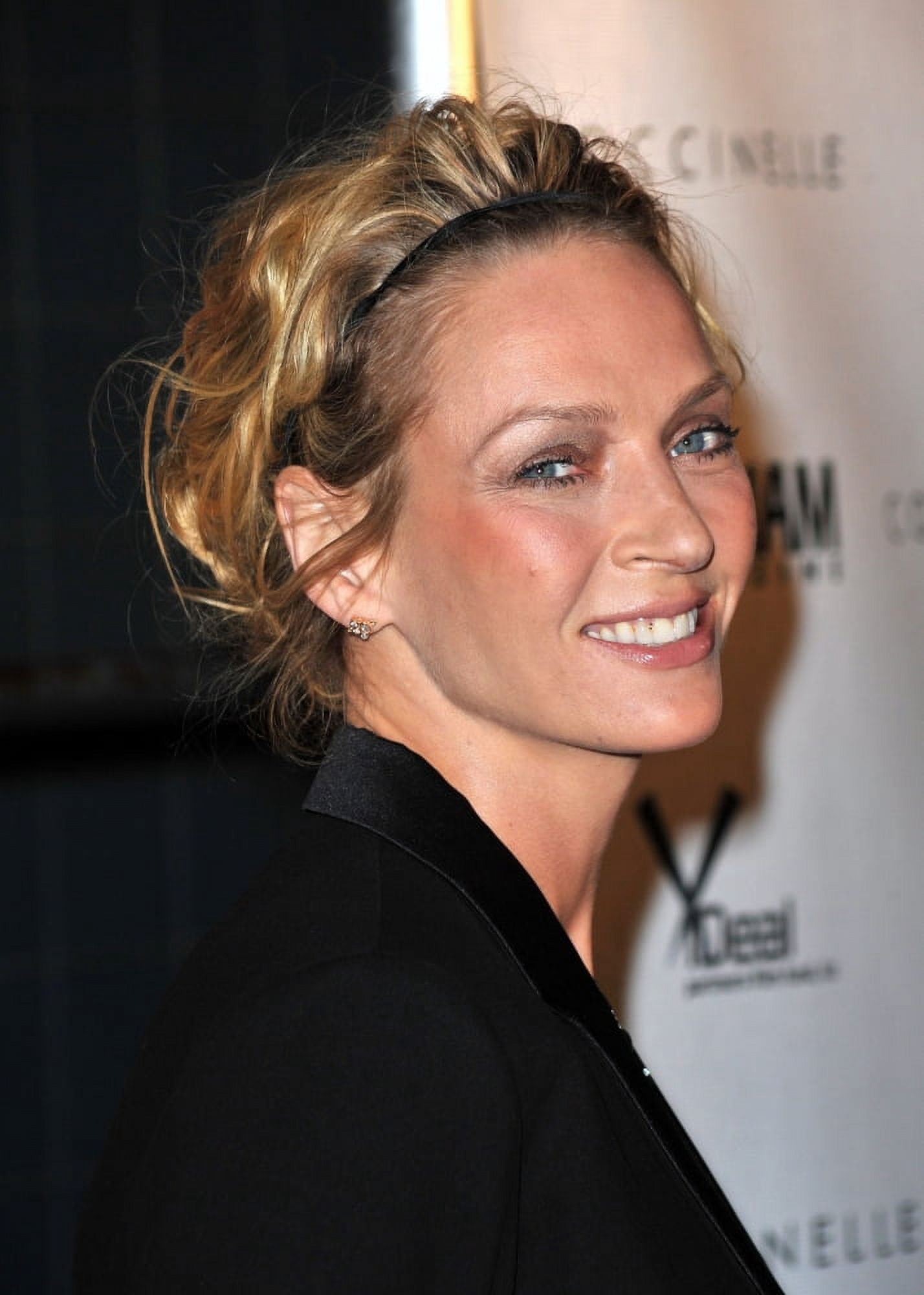 Uma Thurman At Arrivals For Motherhood Premiere Canvas Art - (16 x 20)