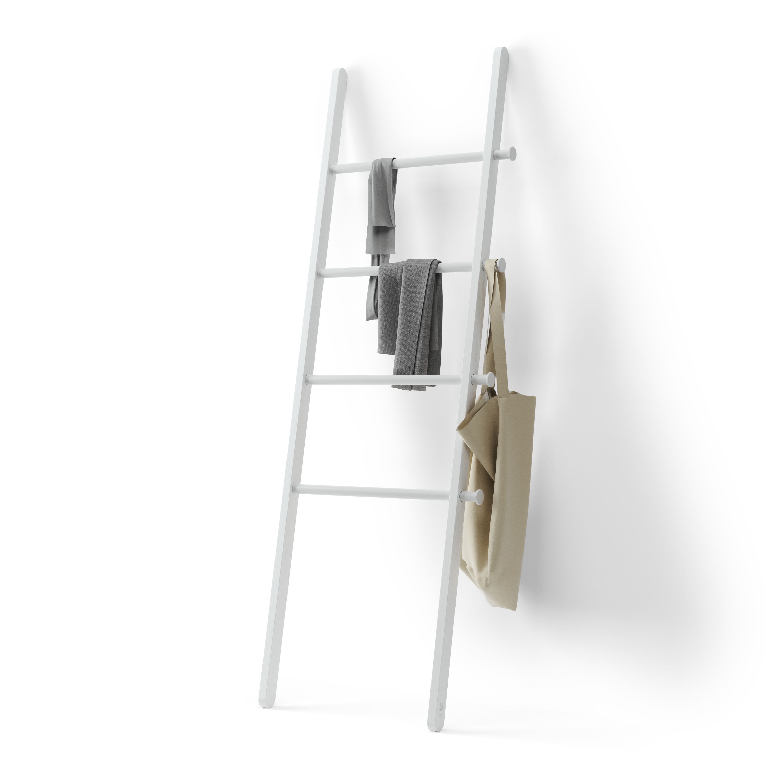 White Ash and Poplar Wood Blanket Ladder with Metal Bars