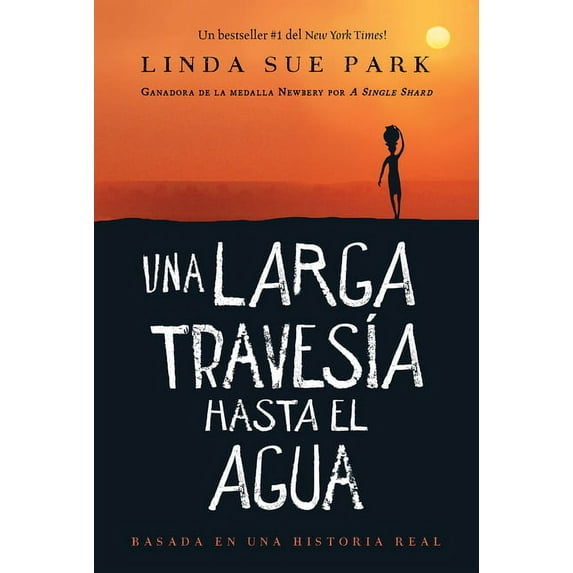 Una Larga TravesÃa Hasta El Agua: Basada En Una Historia Real (a Long Walk to Water Spanish Edition), (Paperback)