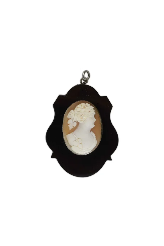 Pre-Owned Unbranded Agate Framed Shell Cameo Pendant, Shell, Women Bust Facing Right