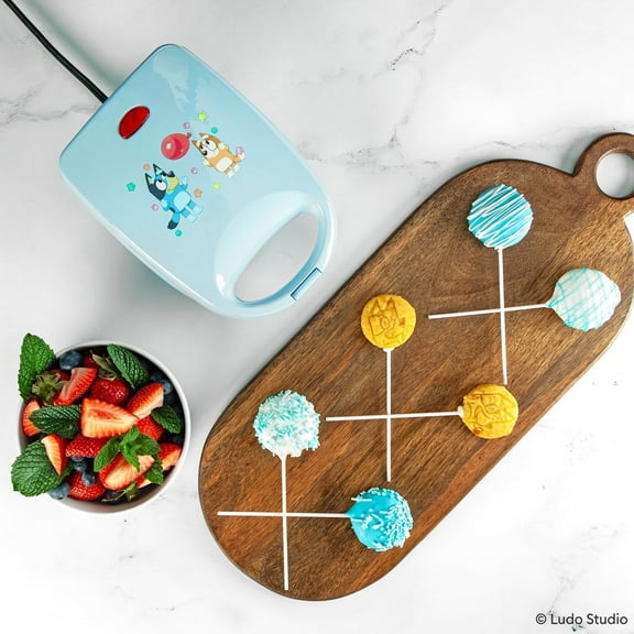 Uncanny Brands Bluey Cake Pop Maker
