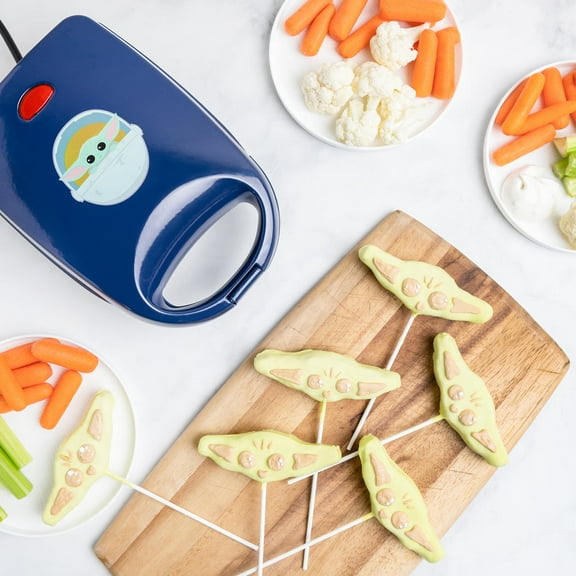 Uncanny Brands Star Wars The Mandalorian Grogu Cake Pop Maker