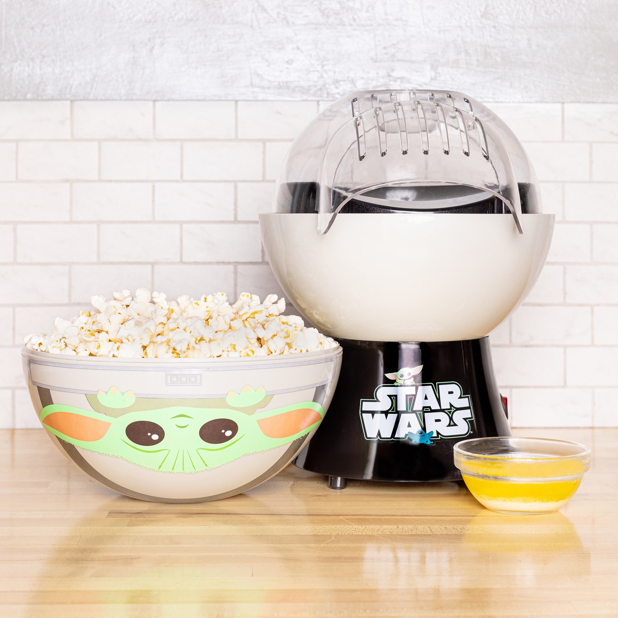 Uncanny Brands Star Wars The Mandalorian Popcorn Maker- Baby Yoda