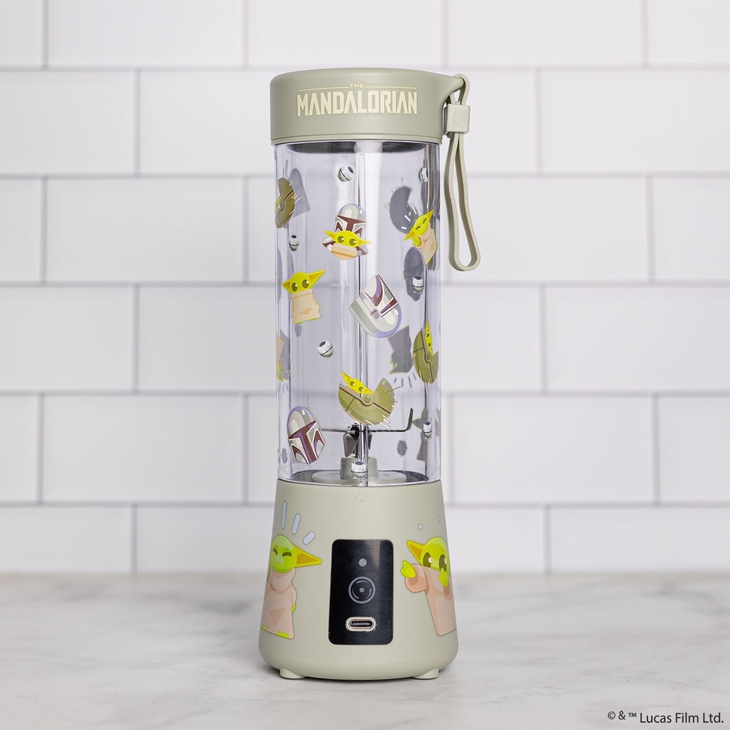 Uncanny Brands Star Wars The Mandalorian USB-Rechargeable Portable Blender