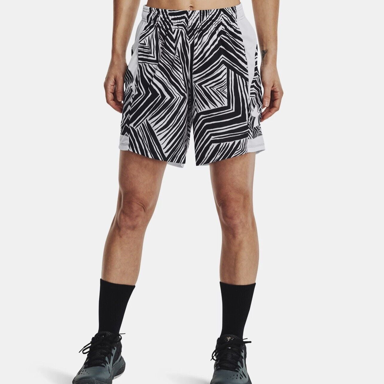 アンダーアーマー レディース バスパン Under Armour Women's Baseline 6.75'' Basketball Shorts - Black/White Print Under Armour Basketball Shorts Womens Baseline Black White