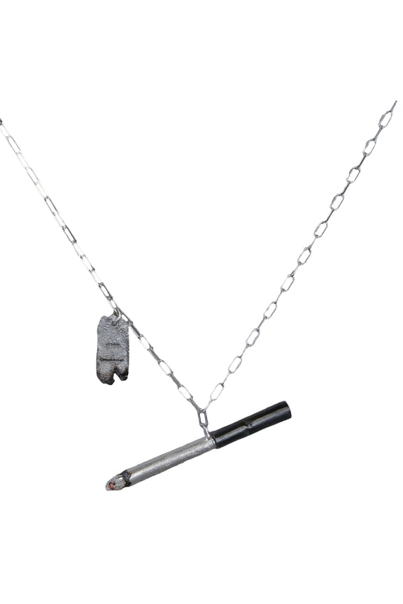 Unique Cigarettes Pendant Necklace Metallic Finish Versatile Accessory for Trendsetters and Gift Seekers