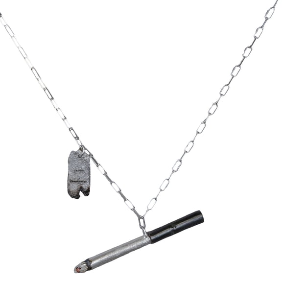 Unique Cigarettes Pendant Necklace Metallic Finish Versatile Accessory for Trendsetters and Gift Seekers