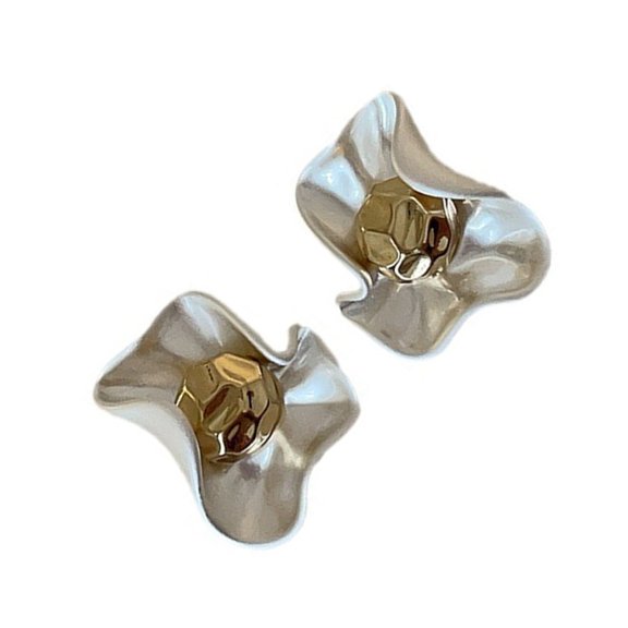 Unique Flower Studs Earrings Waterproof Earrings Fashion Ear Jewelry Metal Texture Suitable for Various Occasion Wear