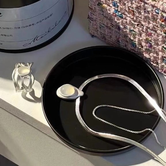 Unique Light Luxury And Simplicity Niche Snake Bones Chain Necklace
